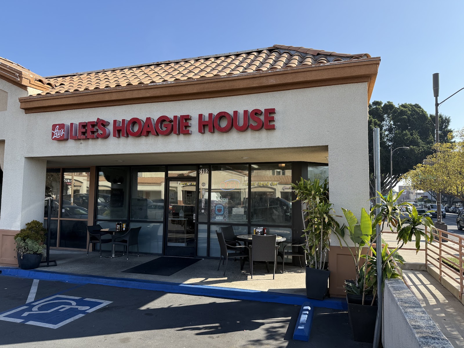Lee's Hoagie House in Pasadena, CA