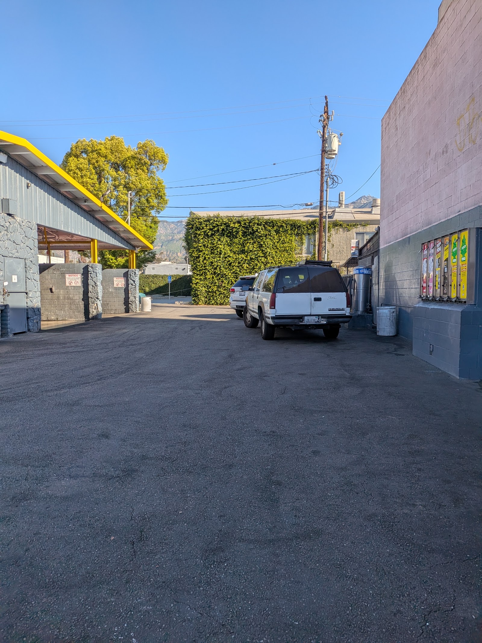 Fiesta Car Wash in Pasadena, CA