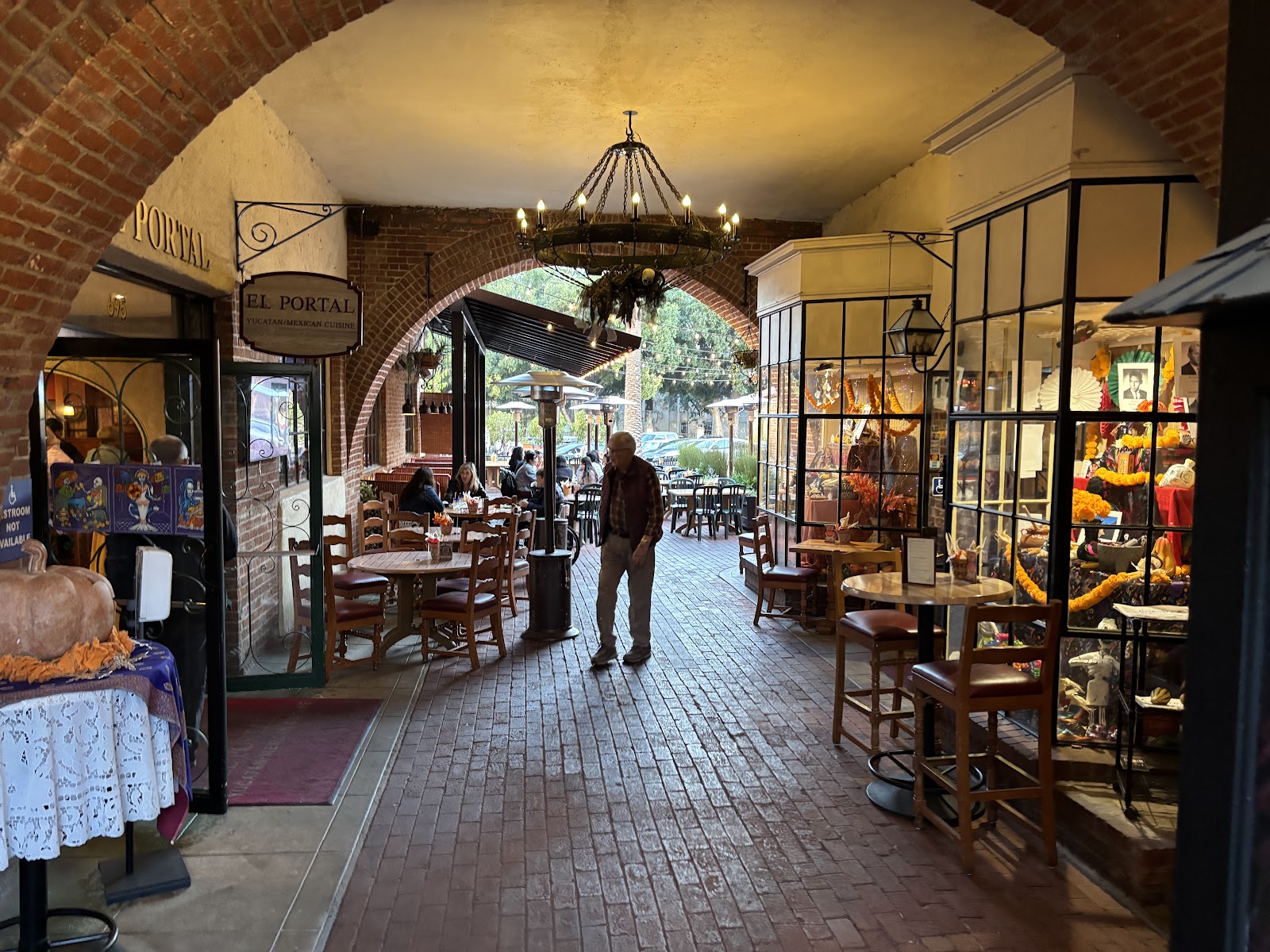 El Portal Restaurant in Pasadena, CA
