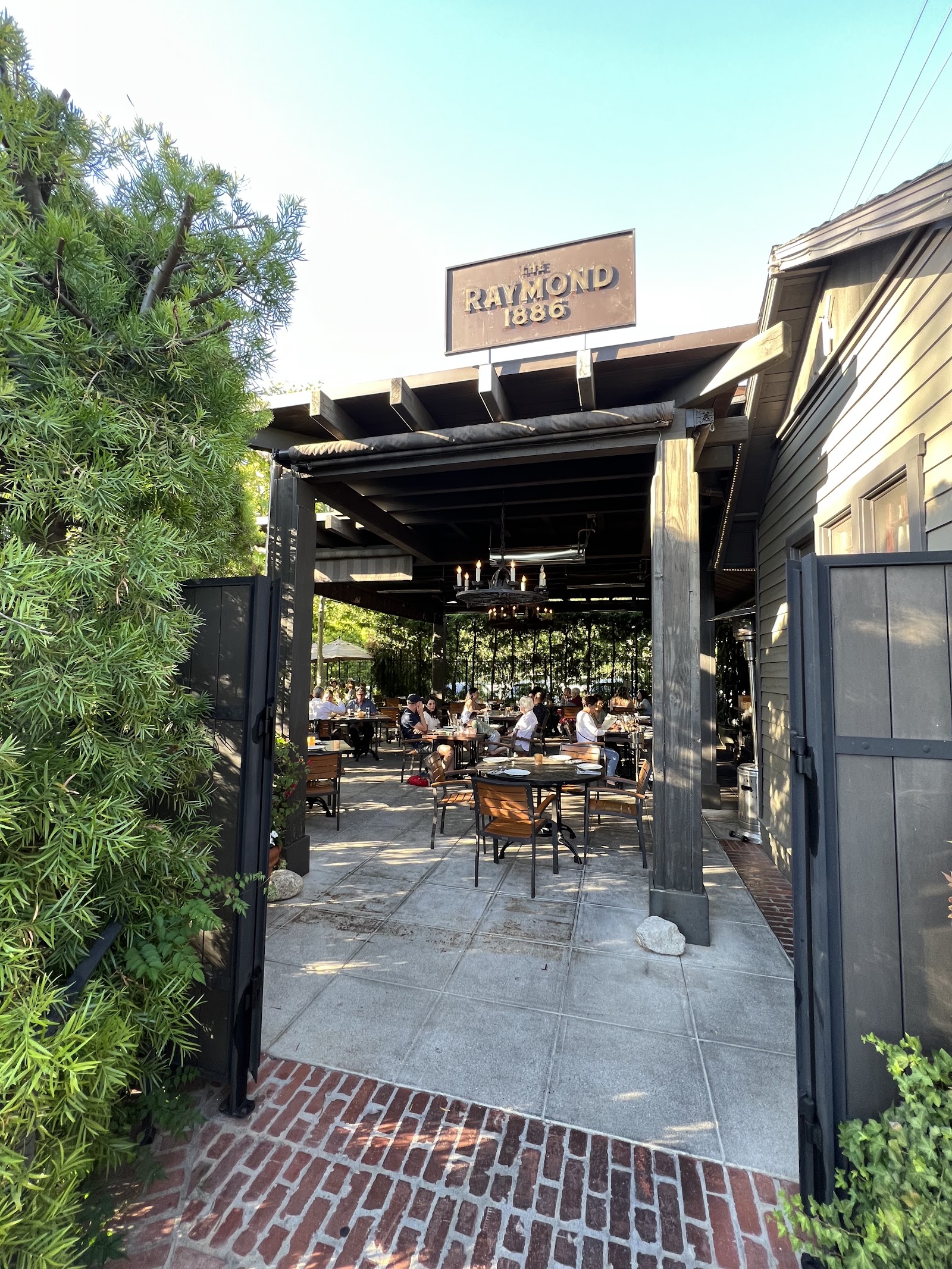 1886 Bar Restaurant at The Raymond - Pasadena CA in Pasadena, CA